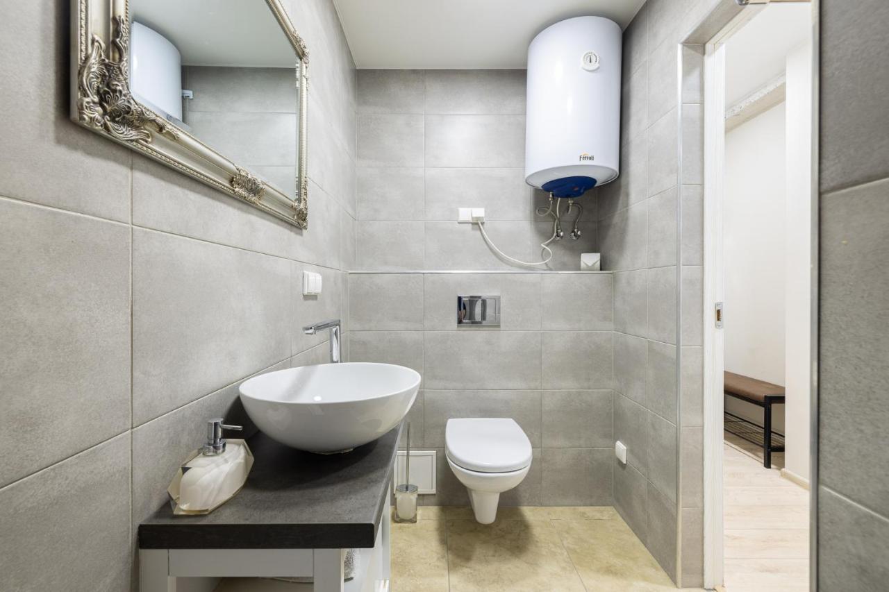 Dharma Stay Apartamentai Su Terasa Ir Vaizdu I Miesta Telšiai Exterior foto